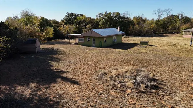 Photo 4 — 427 Lillie Drive, Hydro, OK 73048