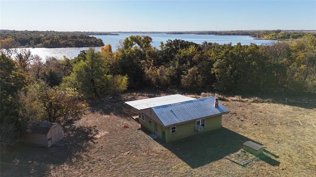 Photo 5 — 427 Lillie Drive, Hydro, OK 73048