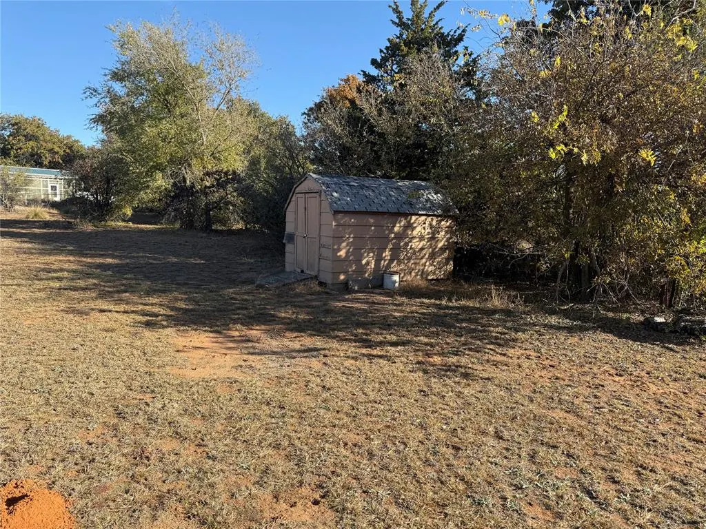 Photo 13 — 427 Lillie Drive, Hydro, OK 73048