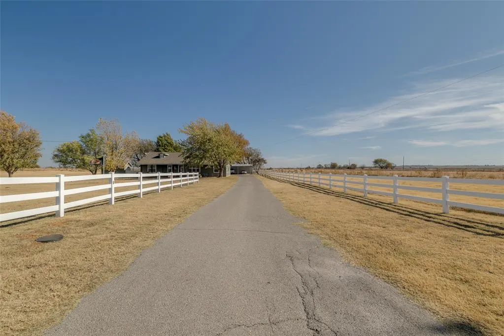 Photo 4 — 31185 County Street 2470, Carnegie, OK 73015