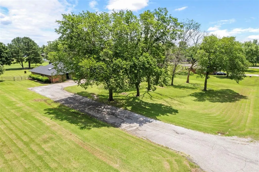 Photo 3 — 57 Serenada Lane, Shawnee, OK 74804