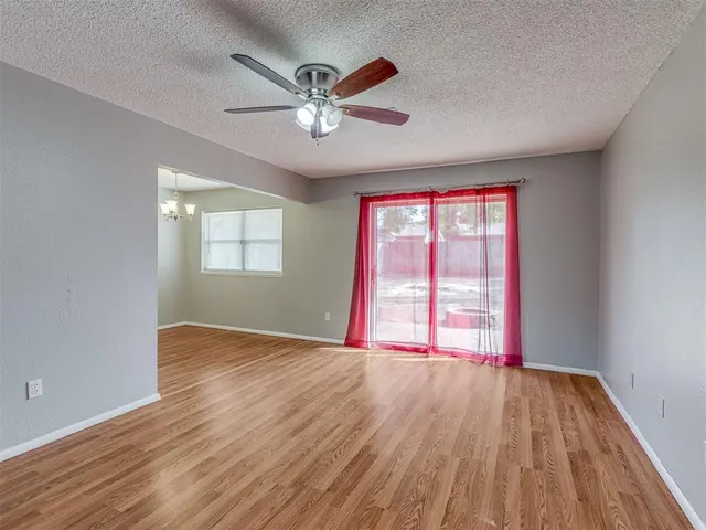 Photo 2 — 724 Red Oak Terrace, Edmond, OK 73003
