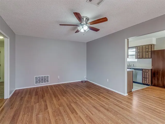 Photo 3 — 724 Red Oak Terrace, Edmond, OK 73003