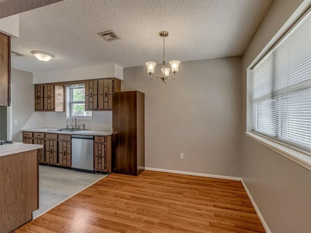 Photo 5 — 724 Red Oak Terrace, Edmond, OK 73003