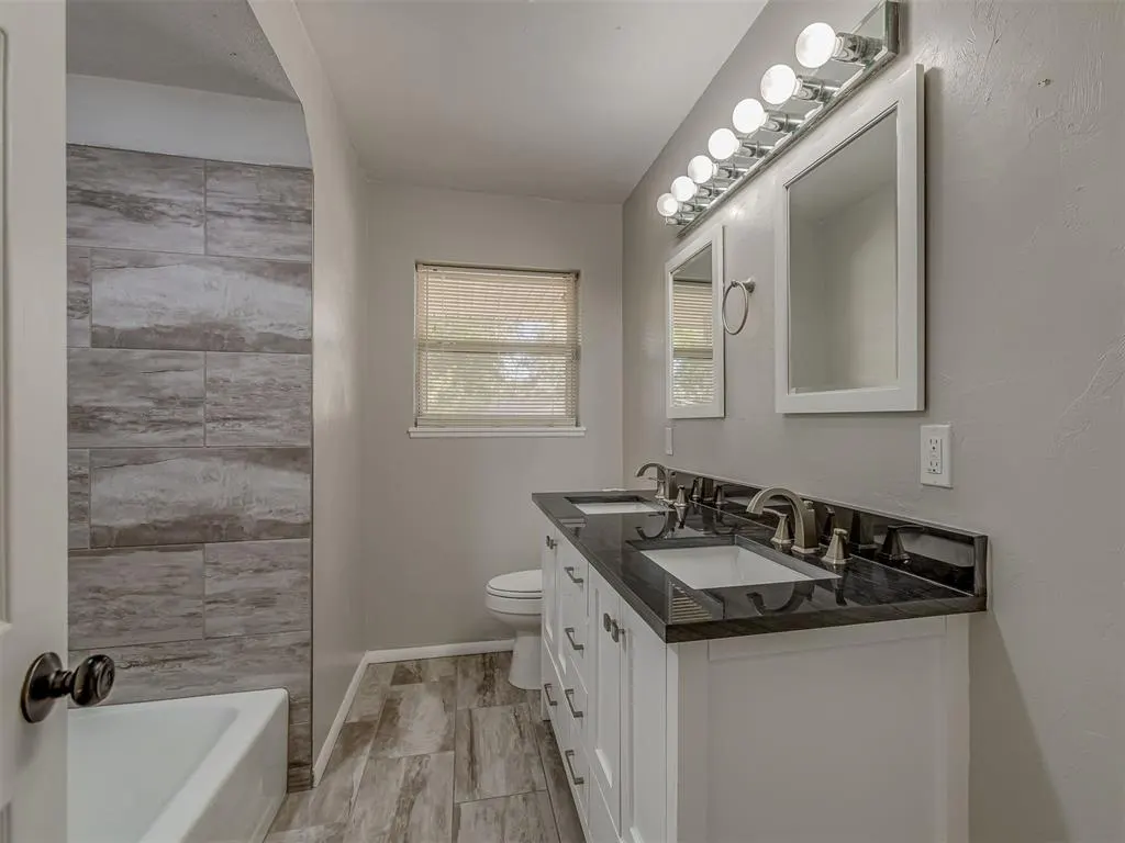 Photo 10 — 724 Red Oak Terrace, Edmond, OK 73003