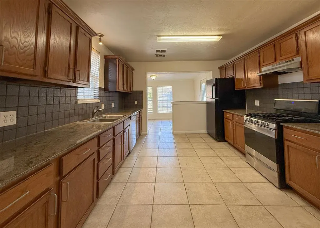 Photo 5 — 2341 NW 37th Street, Oklahoma City, OK 73112