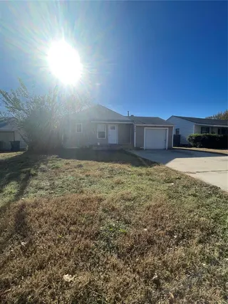 Sold home at 404 E Jarman Drive