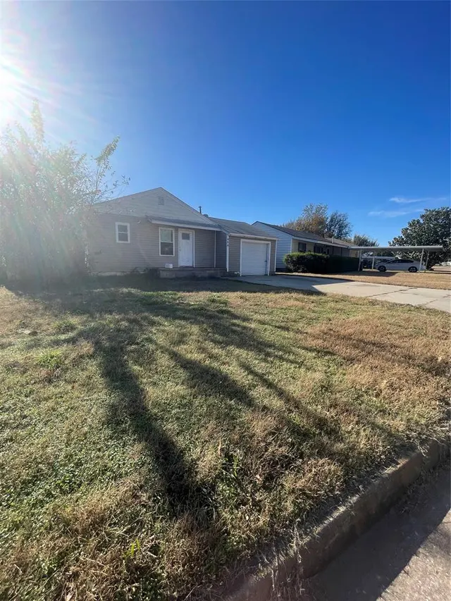 Photo 2 — 404 E Jarman Drive, Oklahoma City, OK 73110