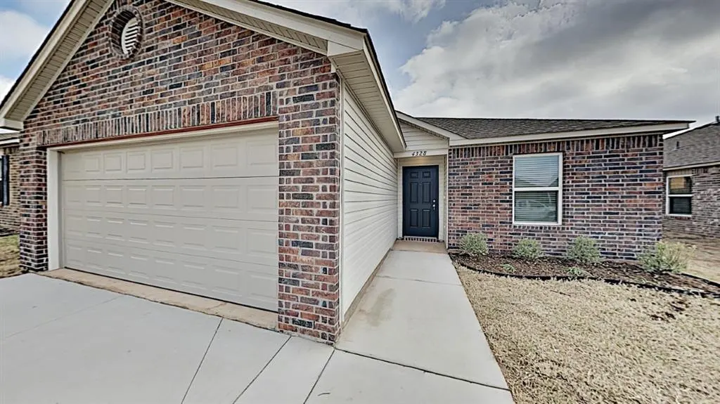 Photo 2 — 4328 Siena Ridge Boulevard, Oklahoma City, OK 73179