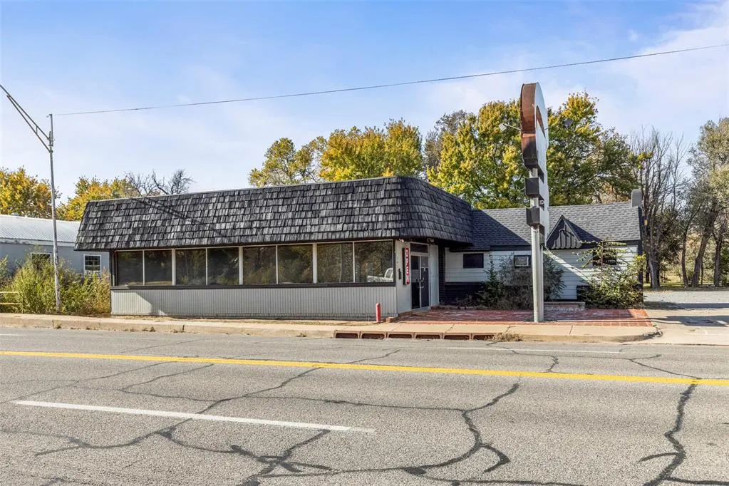 Front exterior — 1416 N Grand Avenue, Enid, OK 73701