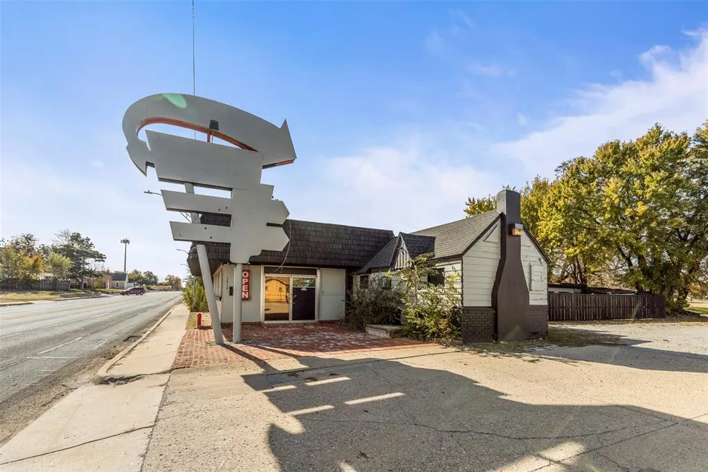 Photo 2 — 1416 N Grand Avenue, Enid, OK 73701