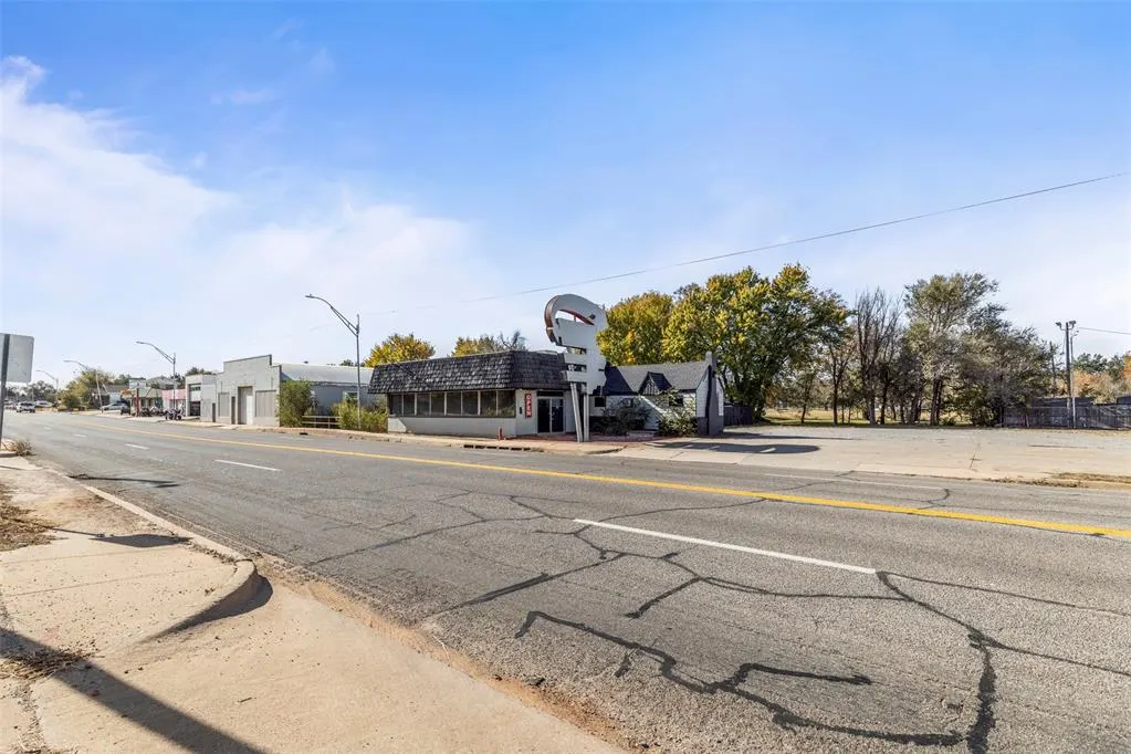 Photo 3 — 1416 N Grand Avenue, Enid, OK 73701