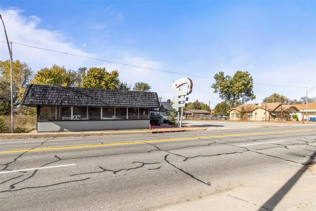 Photo 5 — 1416 N Grand Avenue, Enid, OK 73701