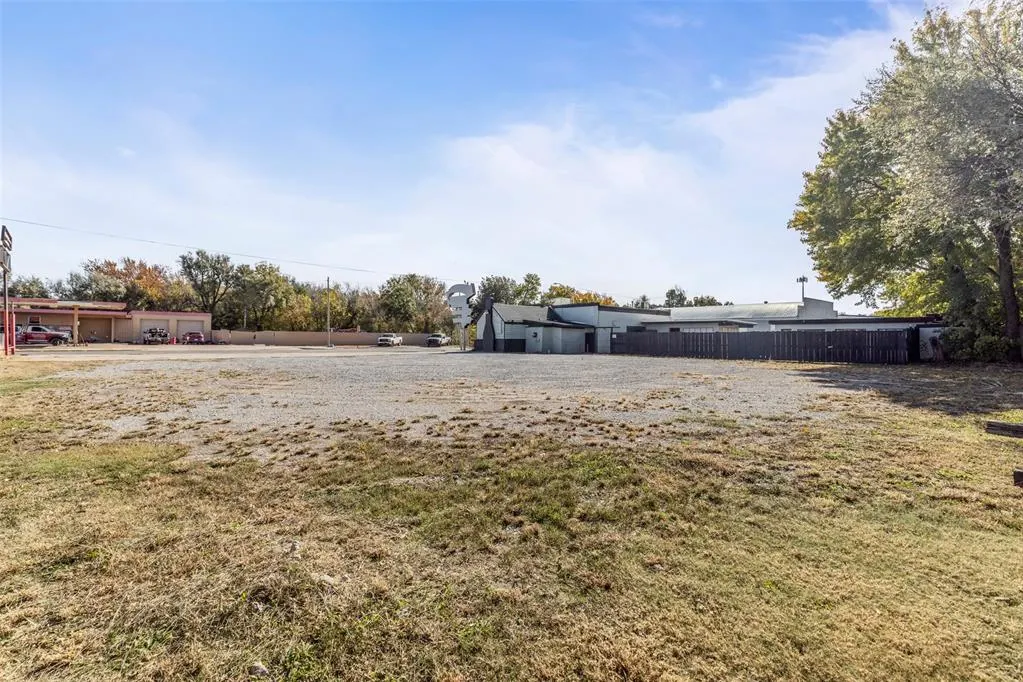 Photo 33 — 1416 N Grand Avenue, Enid, OK 73701