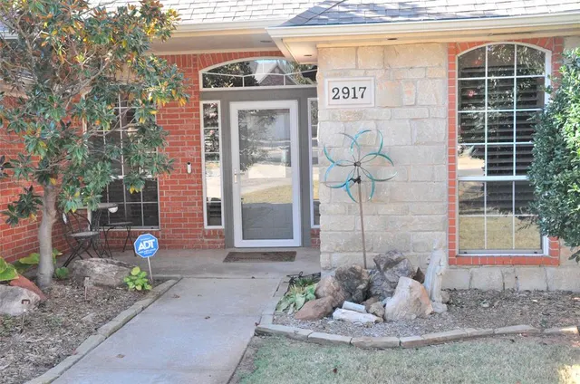 Photo 2 — 2917 Cedarbend Court, Edmond, OK 73003