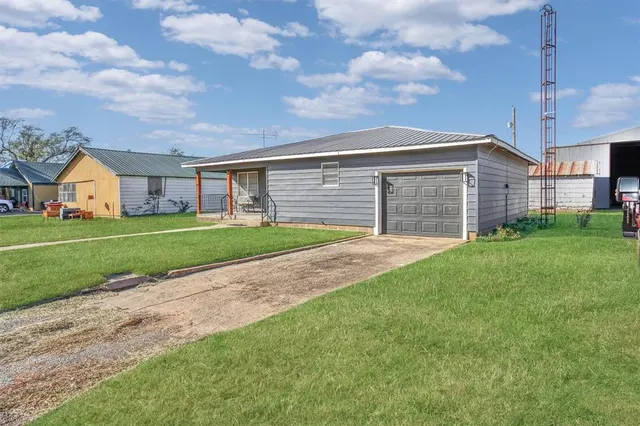 Photo 3 — 217 N Mayer Avenue, Willow, OK 73673