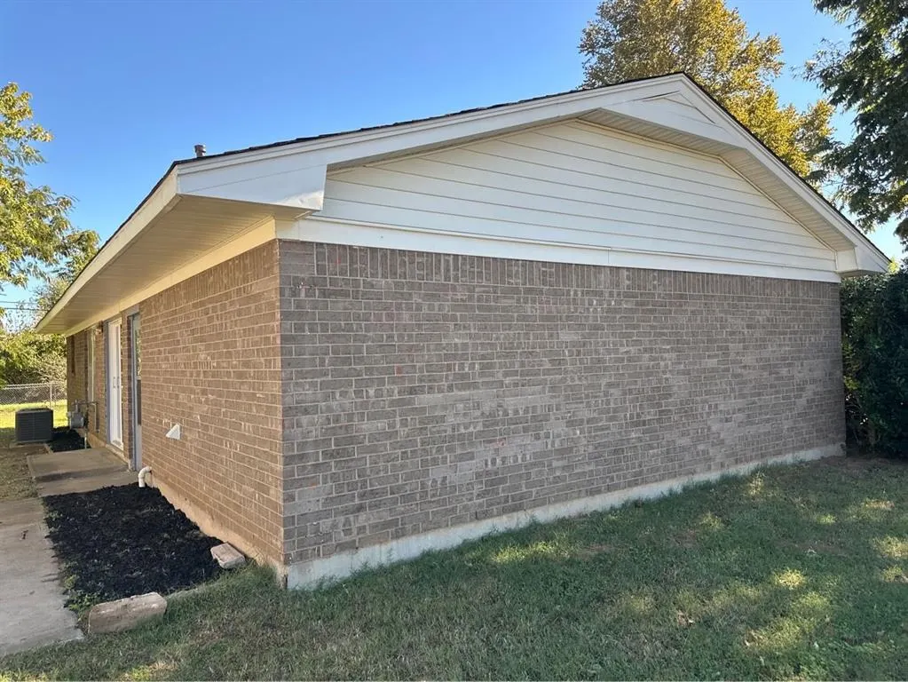 Photo 2 — 721 Mission Place, Anadarko, OK 73005