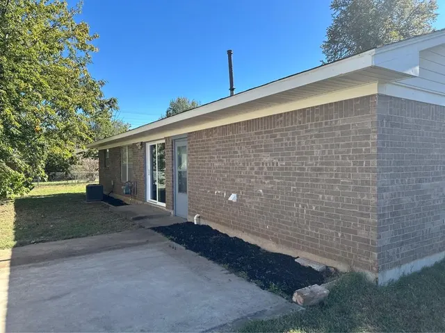 Photo 3 — 721 Mission Place, Anadarko, OK 73005