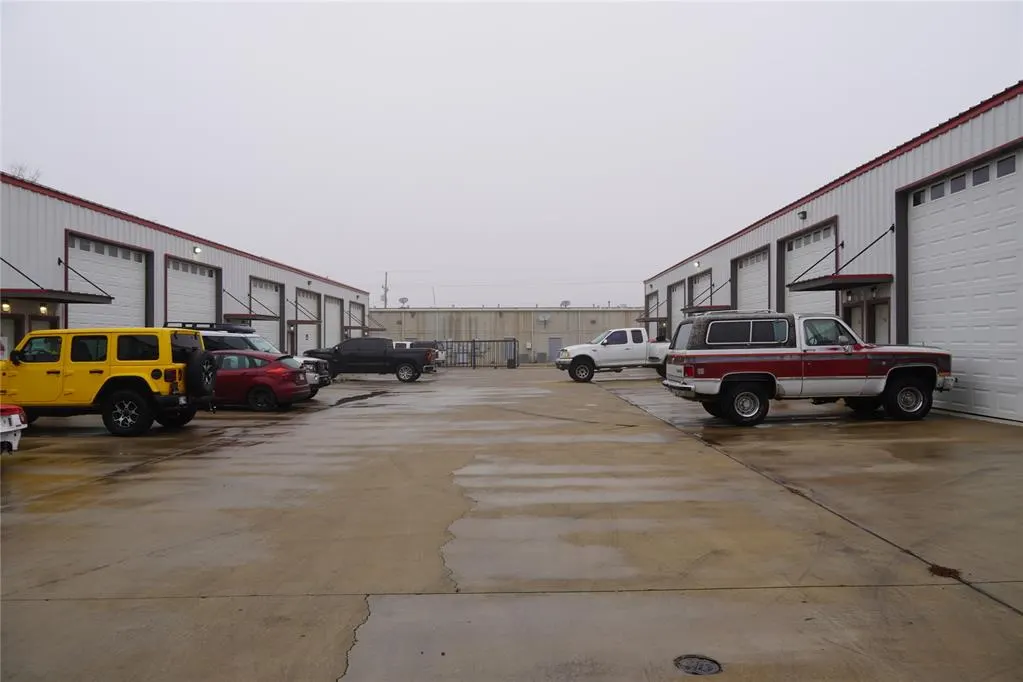 Photo 2 — 308 W State Hwy 152 112, Mustang, OK 73064