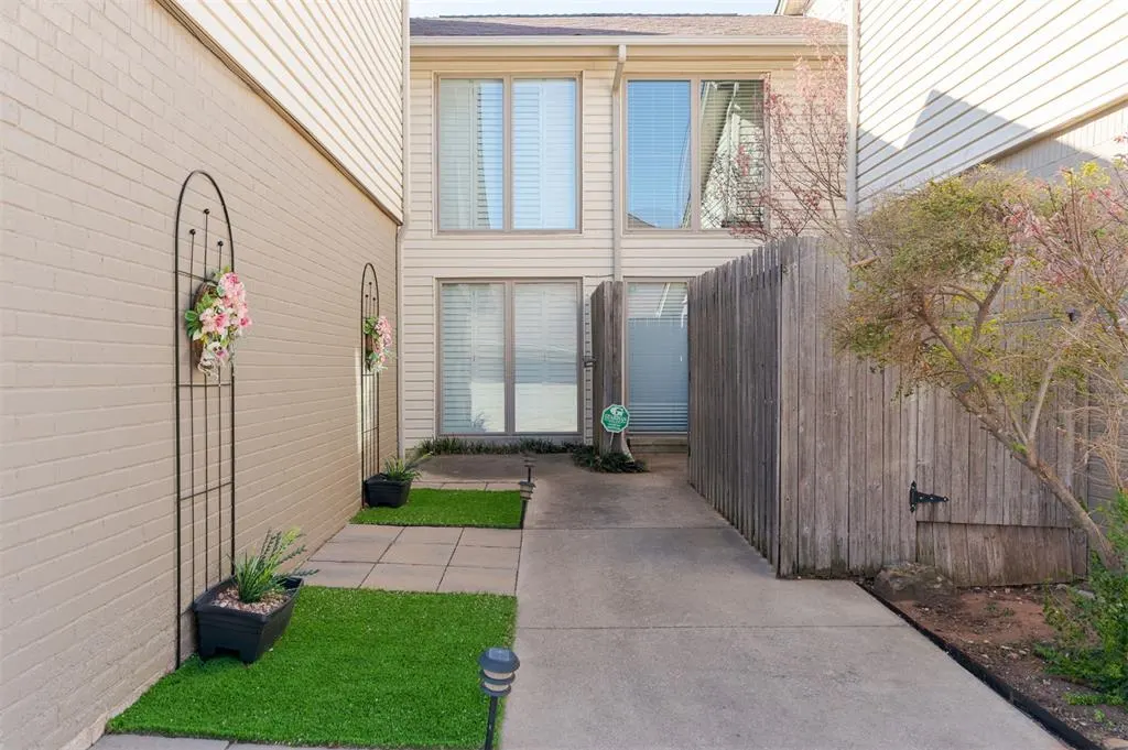 Photo 2 — 11314 Benttree Circle, Oklahoma City, OK 73120