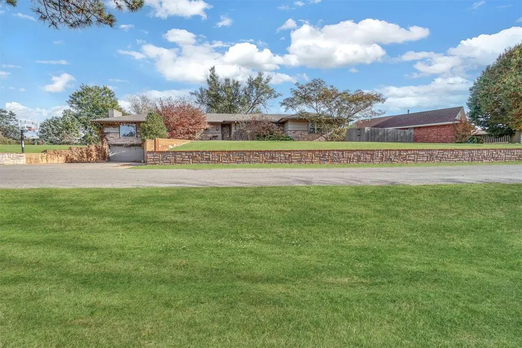 Photo 2 — 510 Terrace Drive, Hobart, OK 73651