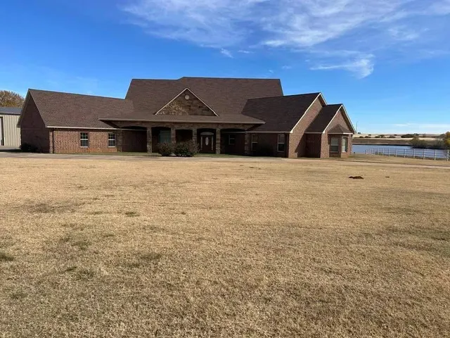 Front exterior — 10516 N 2010 Road, Elk City, OK 73644