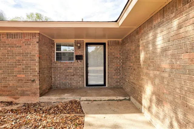 Photo 2 — 706 Claremont Drive, Norman, OK 73069