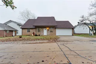 Sold home at 2221 Timbercrest Drive