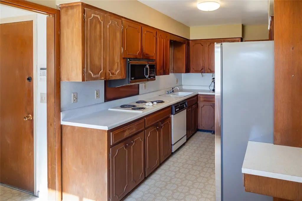 Photo 12 — 3748 E 48th Place, Tulsa, OK 74135