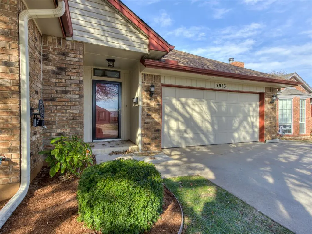 Photo 3 — 7913 Wilshire Ridge Drive, Oklahoma City, OK 73132