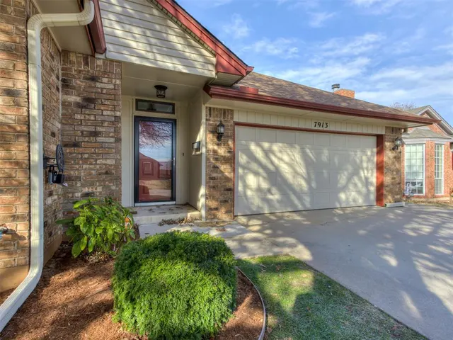 Photo 3 — 7913 Wilshire Ridge Drive, Oklahoma City, OK 73132