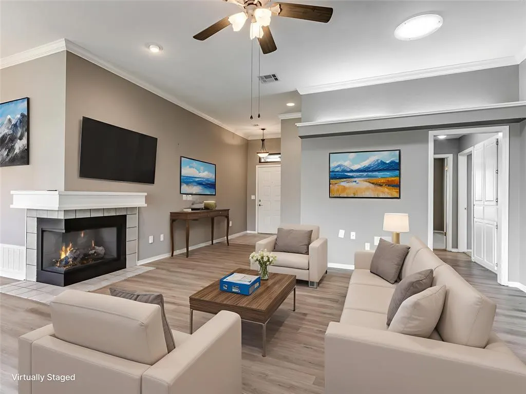 Photo 4 — 7913 Wilshire Ridge Drive, Oklahoma City, OK 73132