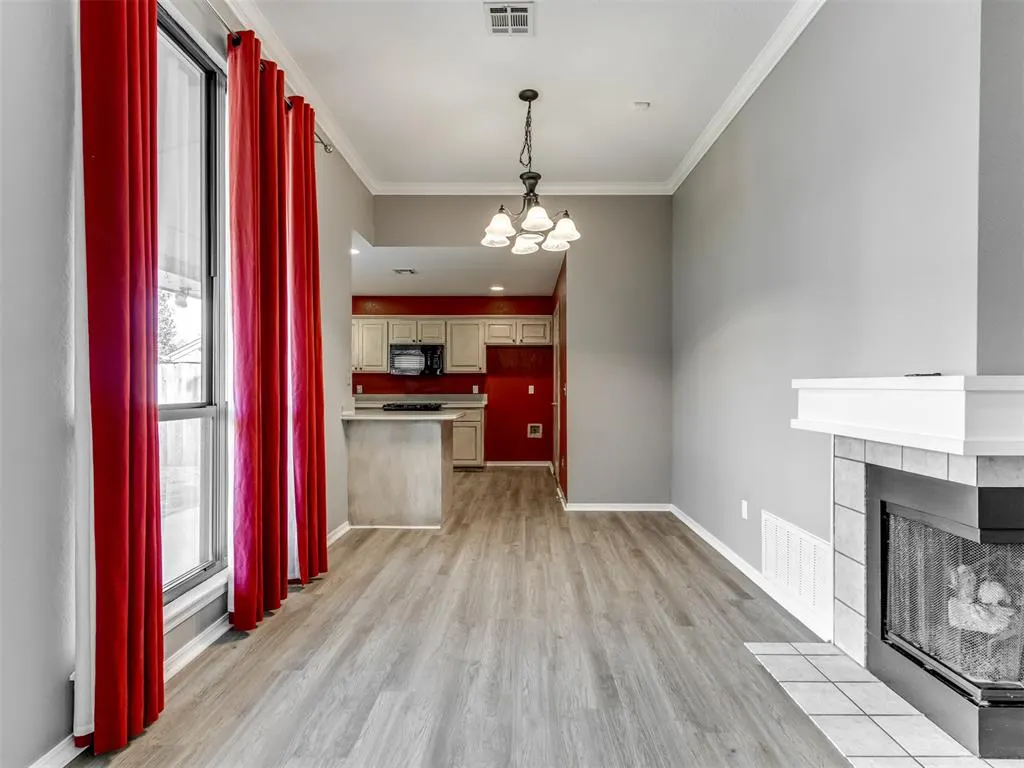 Photo 9 — 7913 Wilshire Ridge Drive, Oklahoma City, OK 73132