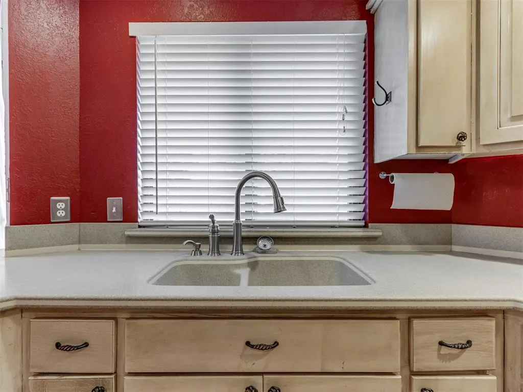 Photo 12 — 7913 Wilshire Ridge Drive, Oklahoma City, OK 73132