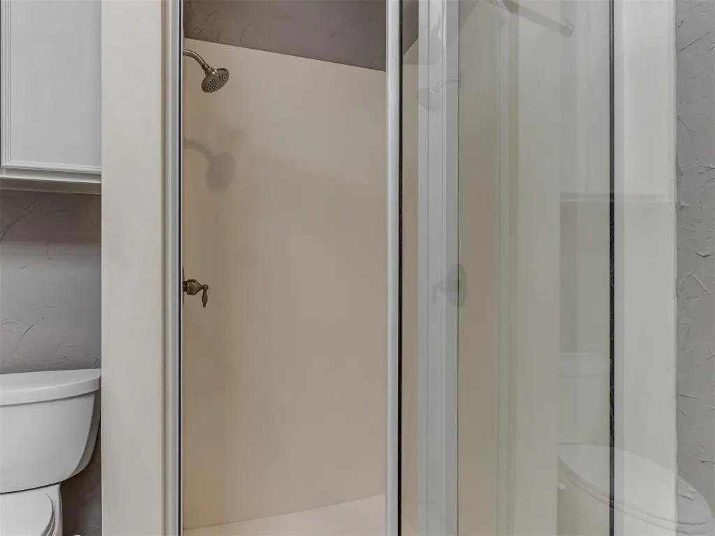 Photo 18 — 7913 Wilshire Ridge Drive, Oklahoma City, OK 73132