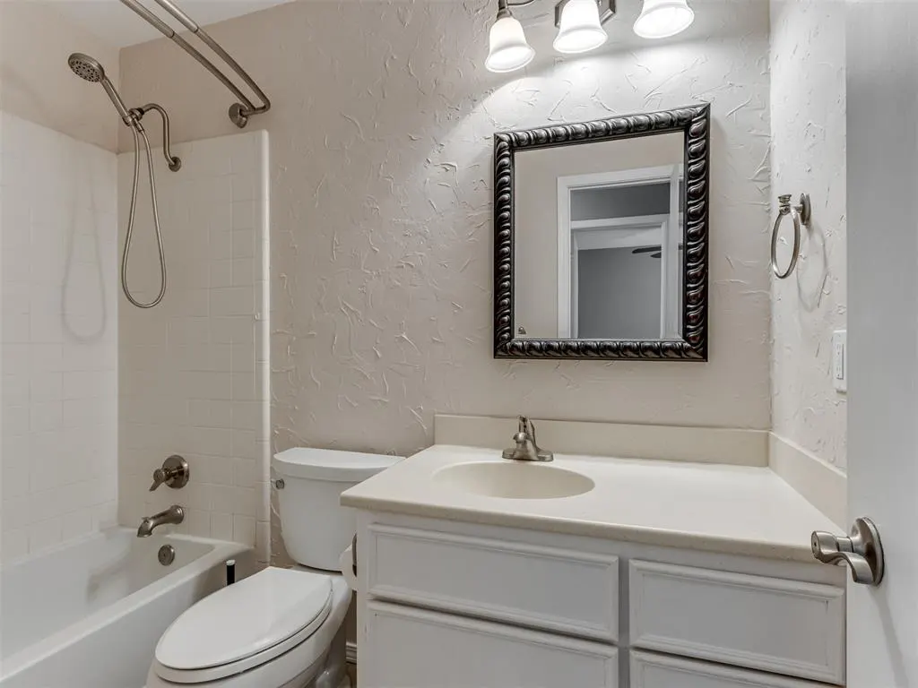 Photo 23 — 7913 Wilshire Ridge Drive, Oklahoma City, OK 73132