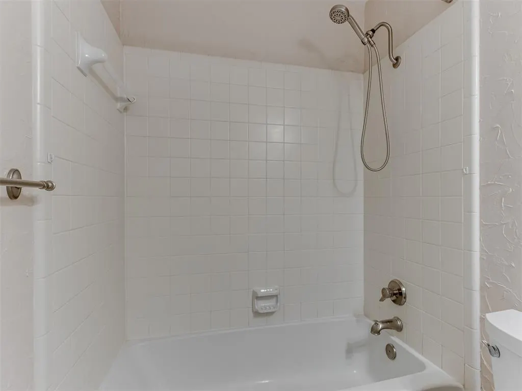 Photo 24 — 7913 Wilshire Ridge Drive, Oklahoma City, OK 73132