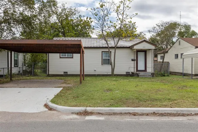 Photo 2 — 1408 8th Ave NW, Ardmore, OK 73401