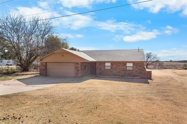 Front exterior — 10 Peach Street, Ninnekah, OK 73067
