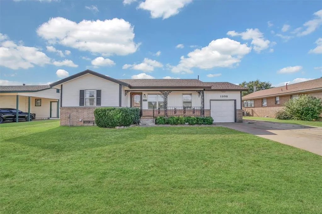 Front exterior — 1308 Karen Avenue, Altus, OK 73521