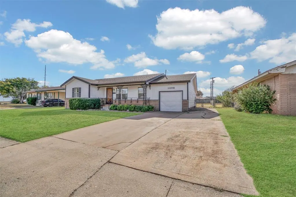 Photo 3 — 1308 Karen Avenue, Altus, OK 73521