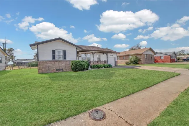 Photo 4 — 1308 Karen Avenue, Altus, OK 73521