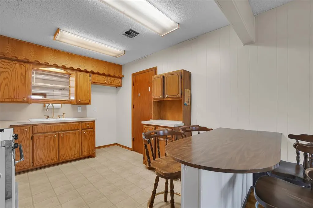 Photo 9 — 1308 Karen Avenue, Altus, OK 73521