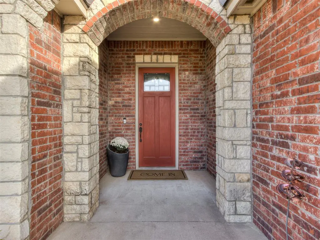 Photo 2 — 6504 Bent Wood Drive, Oklahoma City, OK 73169