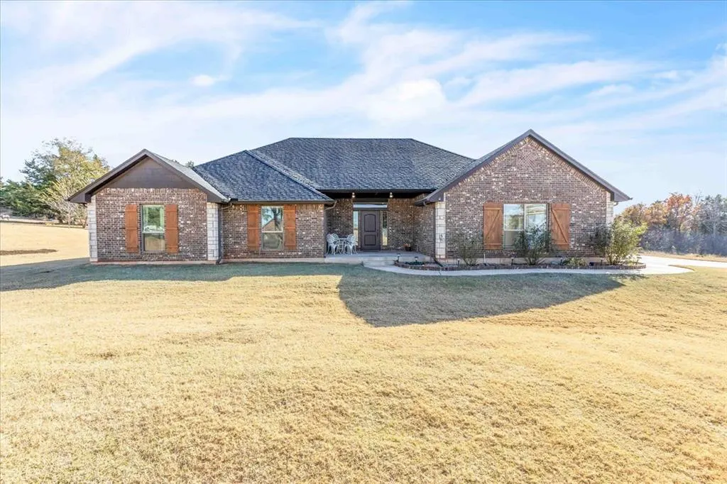 Photo 2 — 5708 Cedar Tree Circle, Guthrie, OK 73044