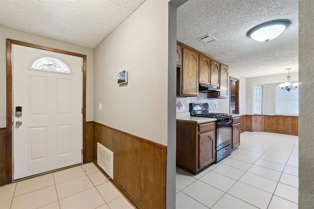 Photo 3 — 1205 Swan Lake Road, Edmond, OK 73003