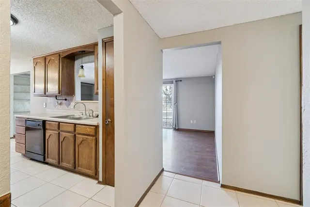 Photo 4 — 1205 Swan Lake Road, Edmond, OK 73003