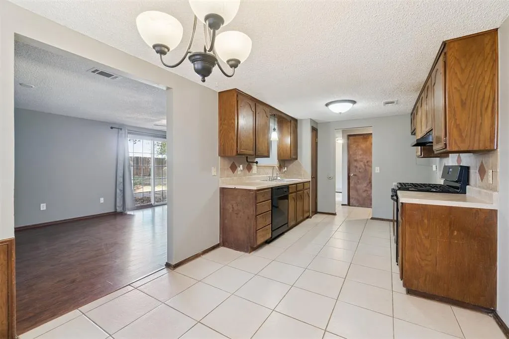 Photo 12 — 1205 Swan Lake Road, Edmond, OK 73003