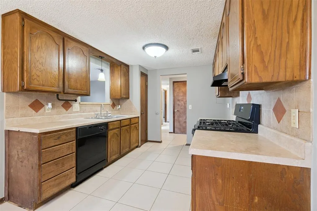 Photo 16 — 1205 Swan Lake Road, Edmond, OK 73003