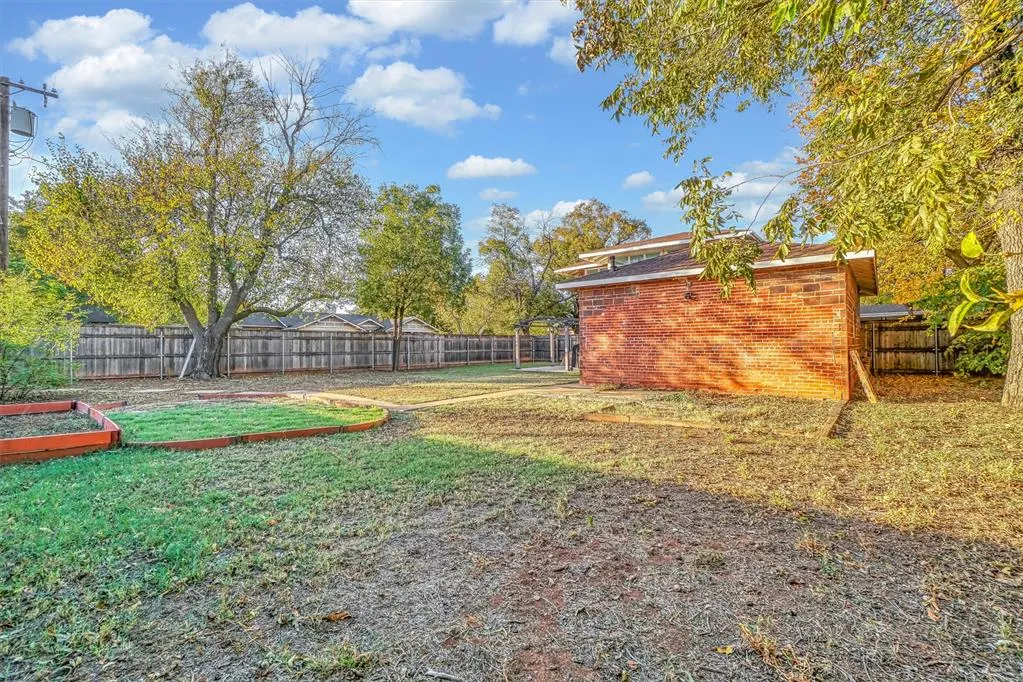 Photo 35 — 800 E Commerce Street, Altus, OK 73521